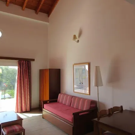 فندق Big Village 3*
